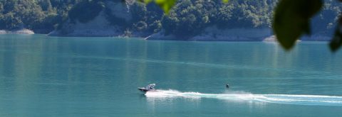 Wakeboard, wakesurf, ski nautique et bouée tractée sur le lac de Monteynard !