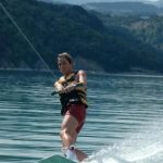 wakesurf-femme-lac-monteynard-wakeiteasy